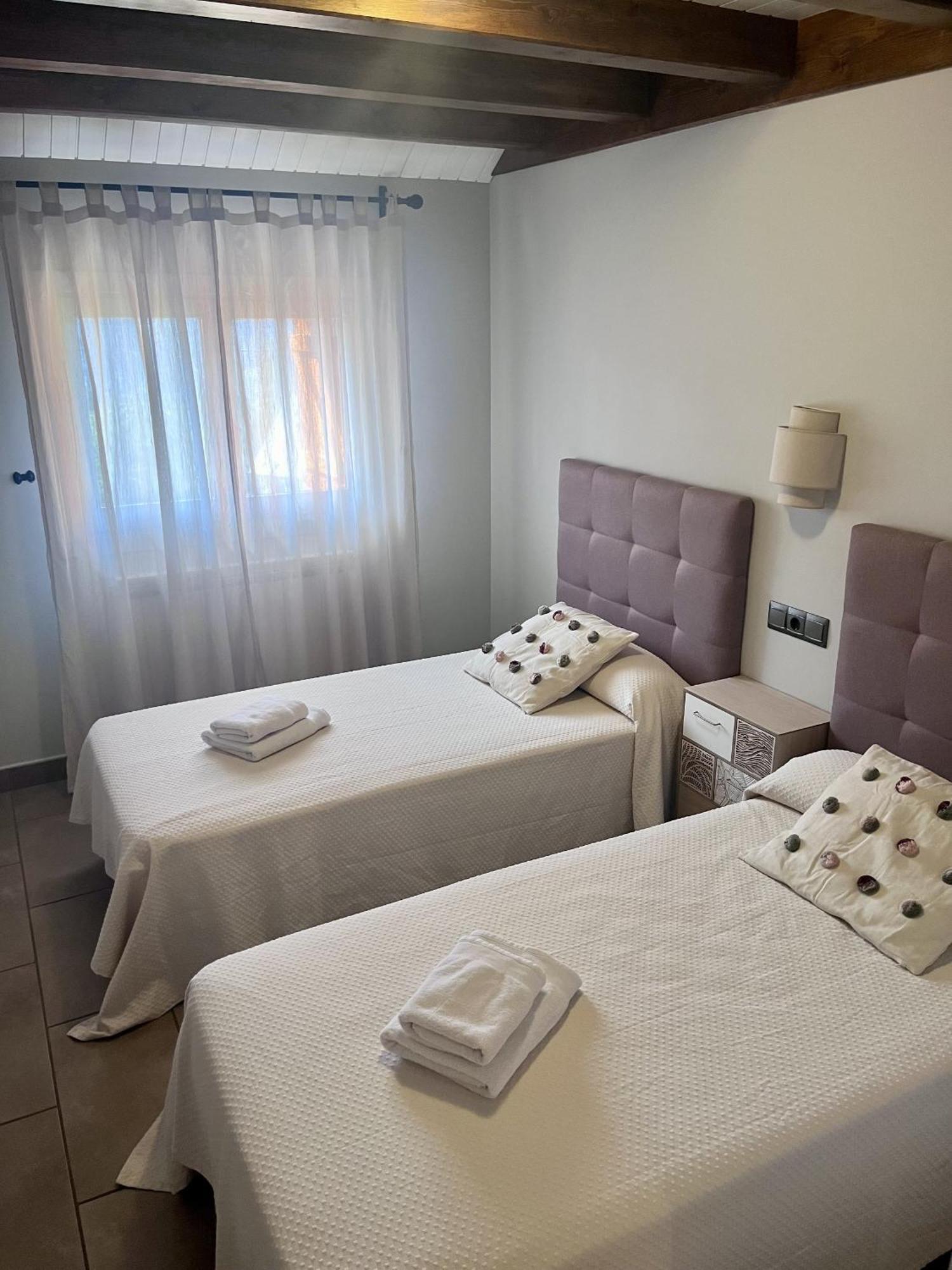 Apartamentos Blasco Tramacastilla de Tena Exteriör bild